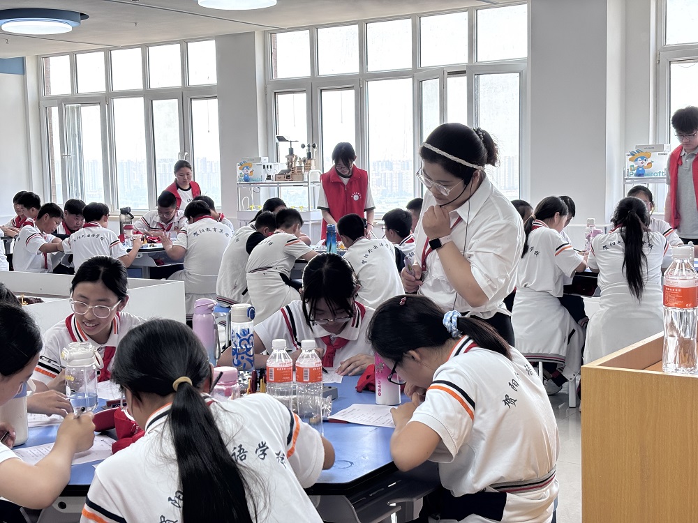 童心探校园，研学筑梦想——贺阳外国语中学莅临保定理工学院开展研学实践活动