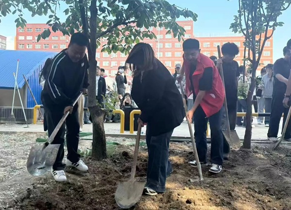 劳动铸魂践初心 体验赋能促成长|保定理工学院管理学院开展劳动教育月实践育人活动