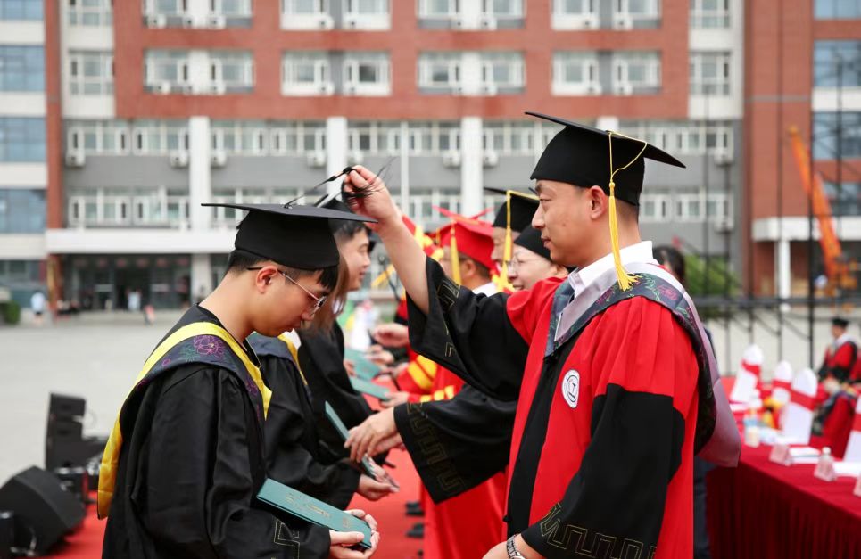 保定理工学院隆重举行2026届毕业典礼暨学士学位授予仪式