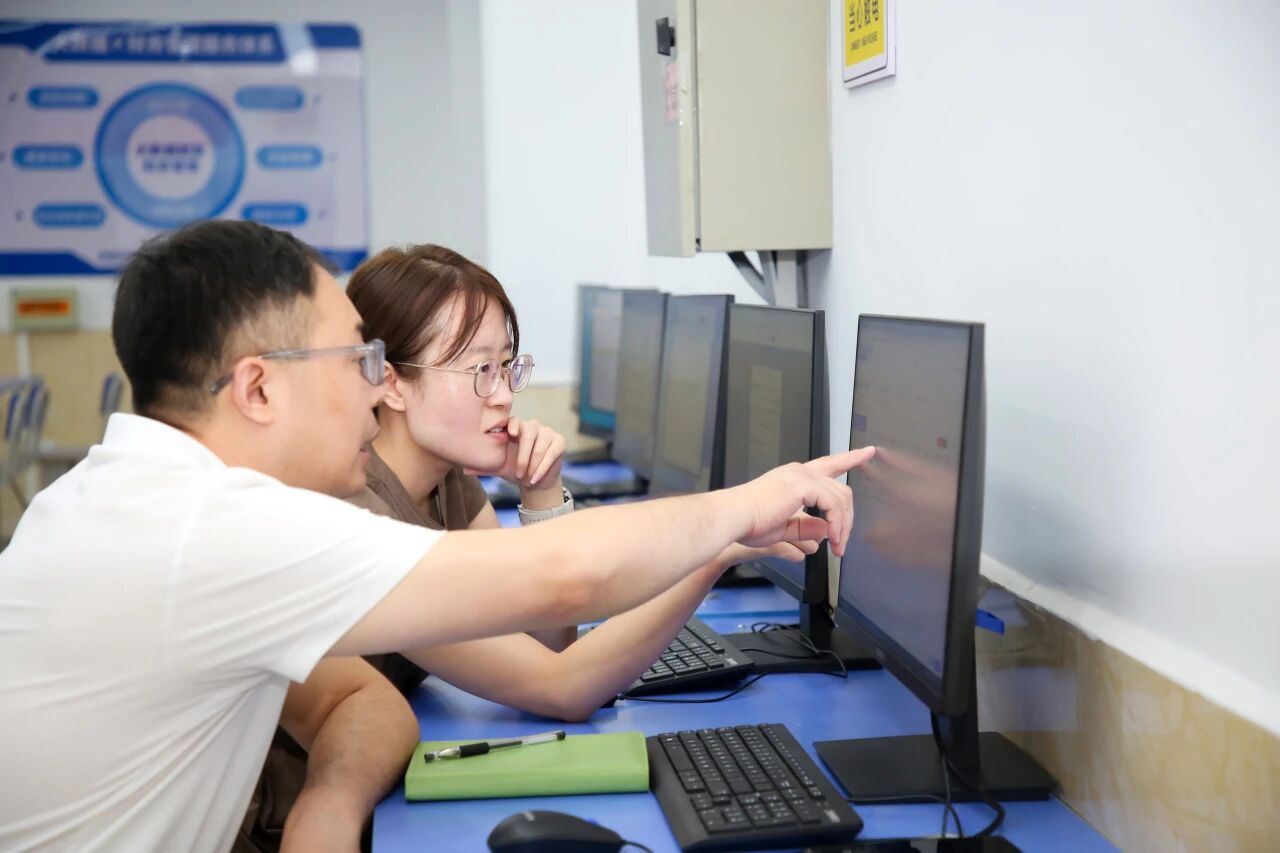 数智深耕 迭代进阶｜2026新商科AIE智境高阶深化师资研修班在保定理工学院顺利举办