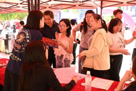 艺承文脉迎新至 情暖新程逐梦行 ——艺术学院2026级新生迎新工作进行时