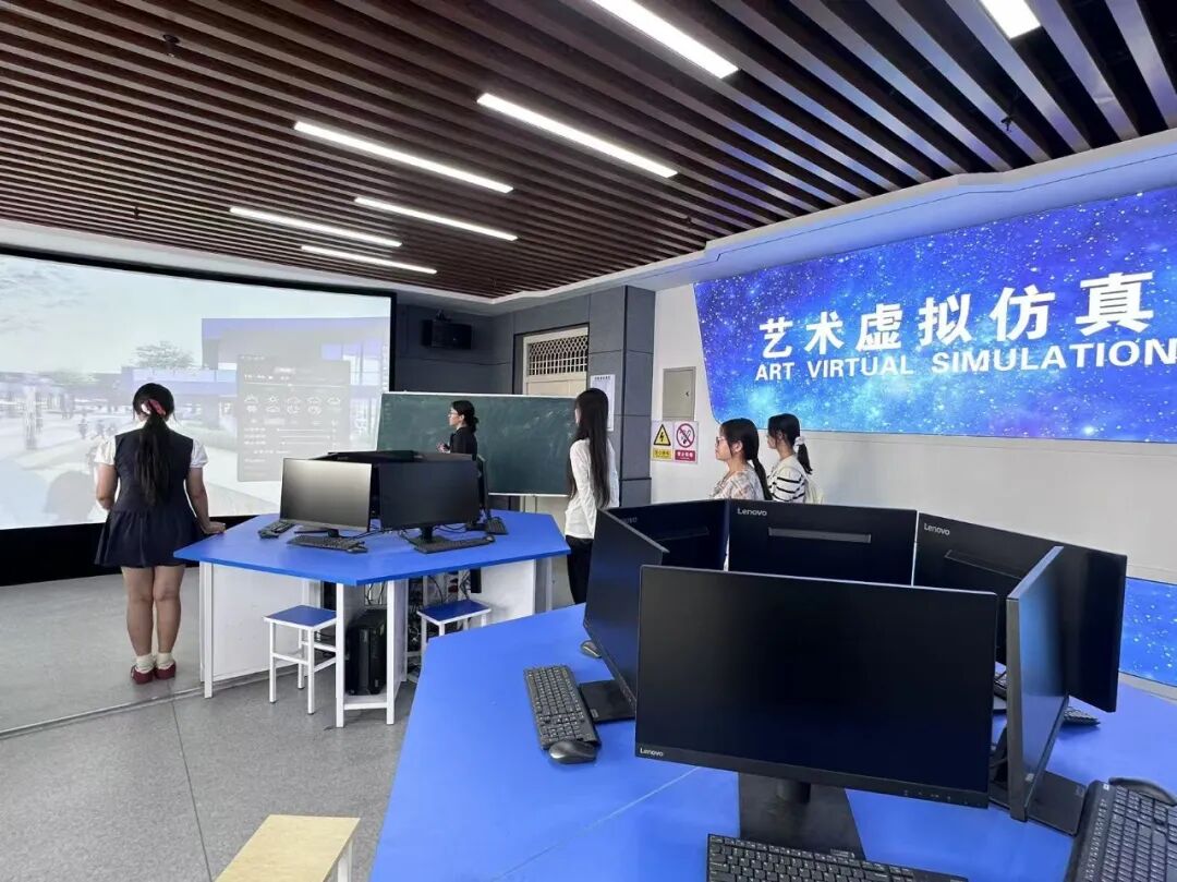 探秘科创实验室，启航崭新求学路——教育学院组织2026级新生参观校园特色实验室