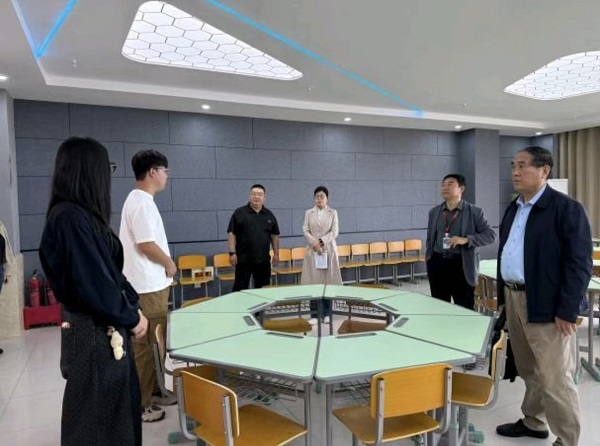 深耕实践育人赋能人才培养——臧卫东副 校长莅临管理科学与工程学院实验教学中 心调研指导工作