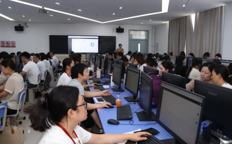 以训固本强师资 数智兴教提质效 ——保定理工学院九大专题工作坊助力教师全面成长